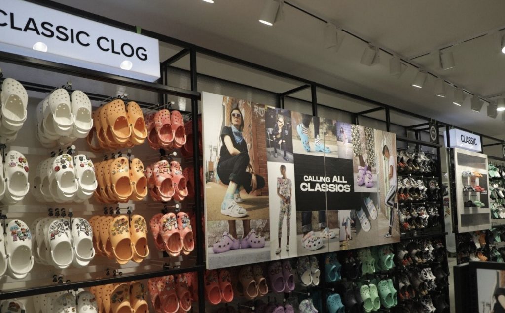 crocs shoes store near me