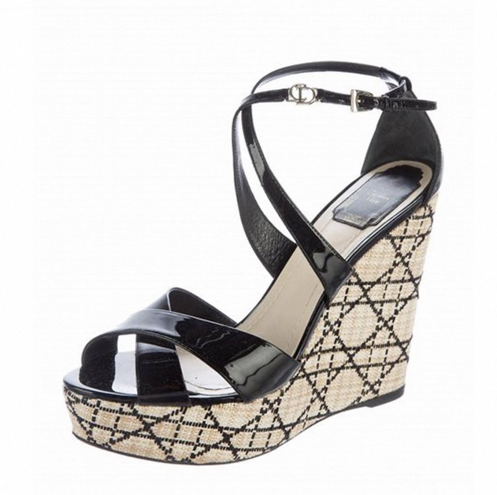 Dior Sandals: Redefining Luxury Summer Footwear插图3