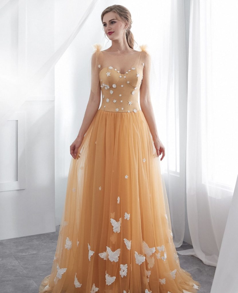 Butterfly Dress: A Flight in Fashion Fantasy插图3