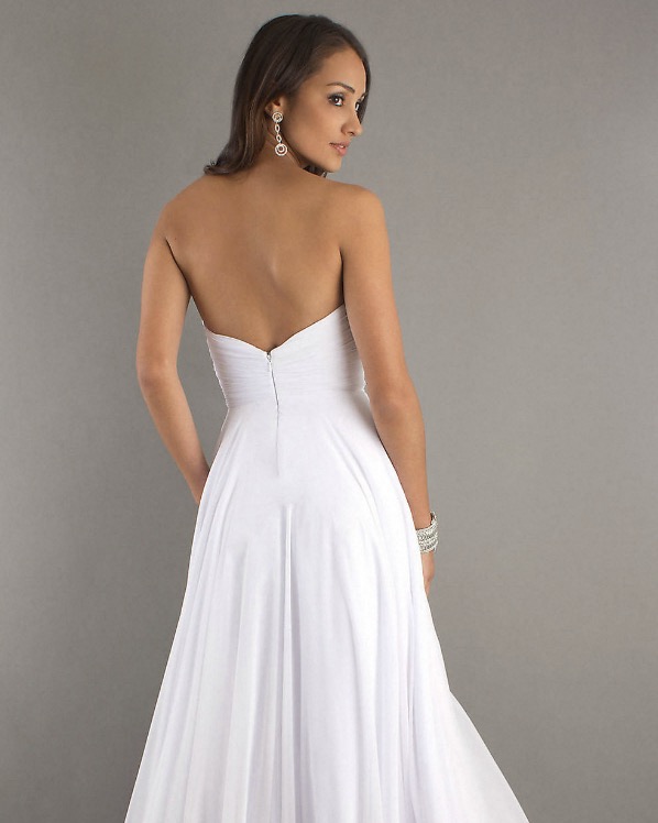 White Dresses for Women: Timeless Elegance Redefined插图4