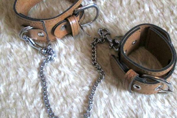 how to make handcuffs out of a belt