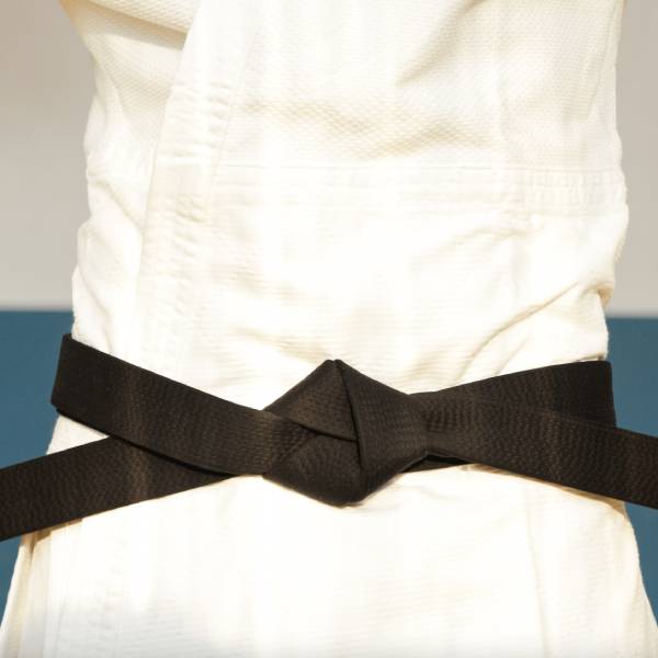 how to tie taekwondo belt