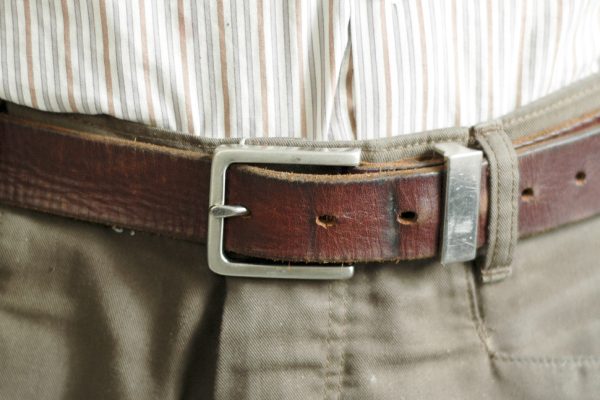 how to wear a belt