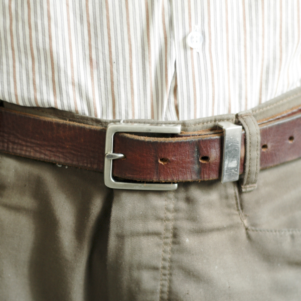 how to wear a belt