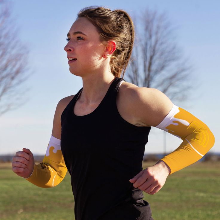 why do runners wear arm sleeves