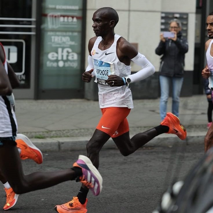 why do runners wear arm sleeves