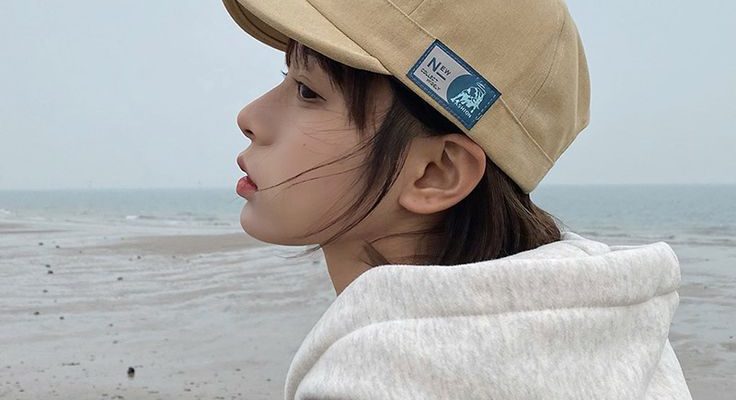 short brim baseball cap