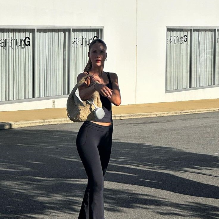 what to wear with yoga pants